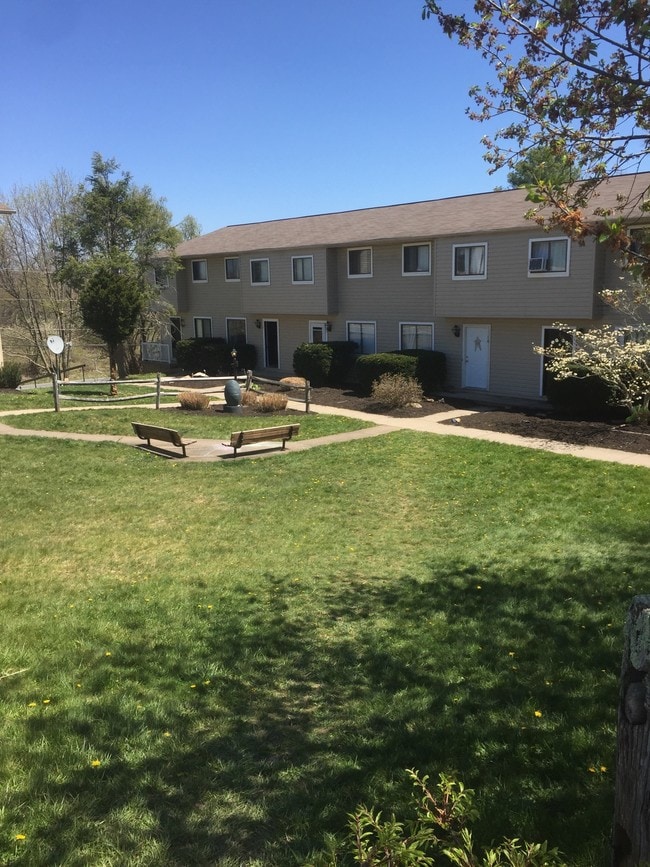 Building Photo - Cherrywood Townhouses & Apartments