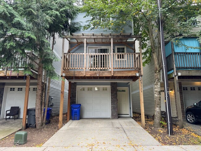 Bright Multi-Level Home with Spacious Kitc... - Bright Multi-Level Home with Spacious Kitc...