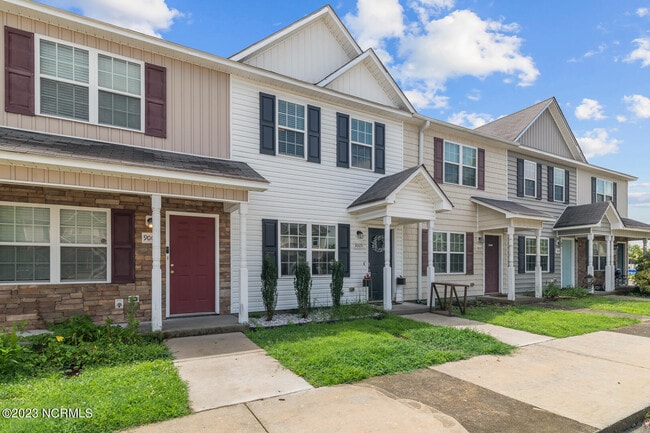 Building Photo - 9005 Banister Loop