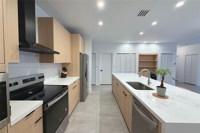 Foto del edificio - 233 NW 120th St