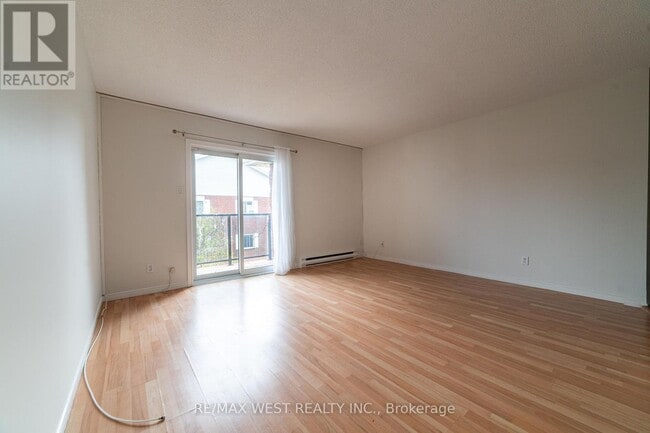 Building Photo - 565-565 Greenfield Ave
