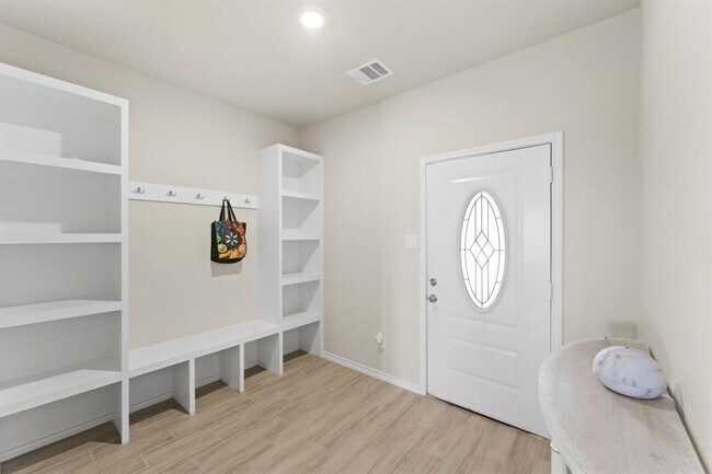 Building Photo - 38105 Quail Dr