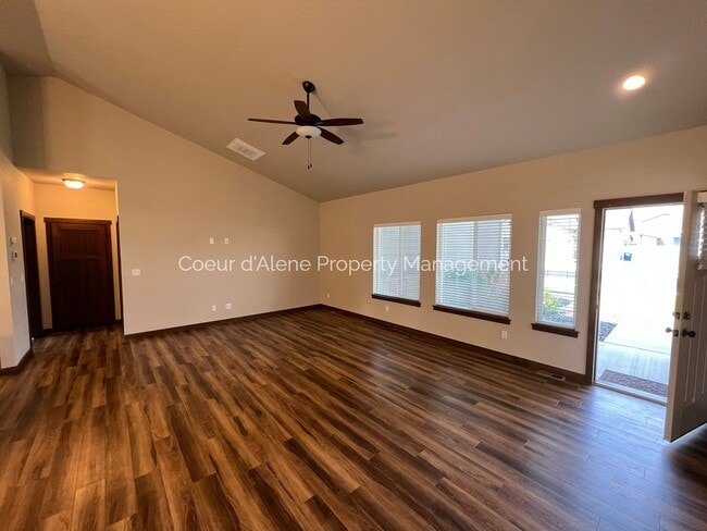 Foto del edificio - 3 bed, 2 bath home in Post Falls