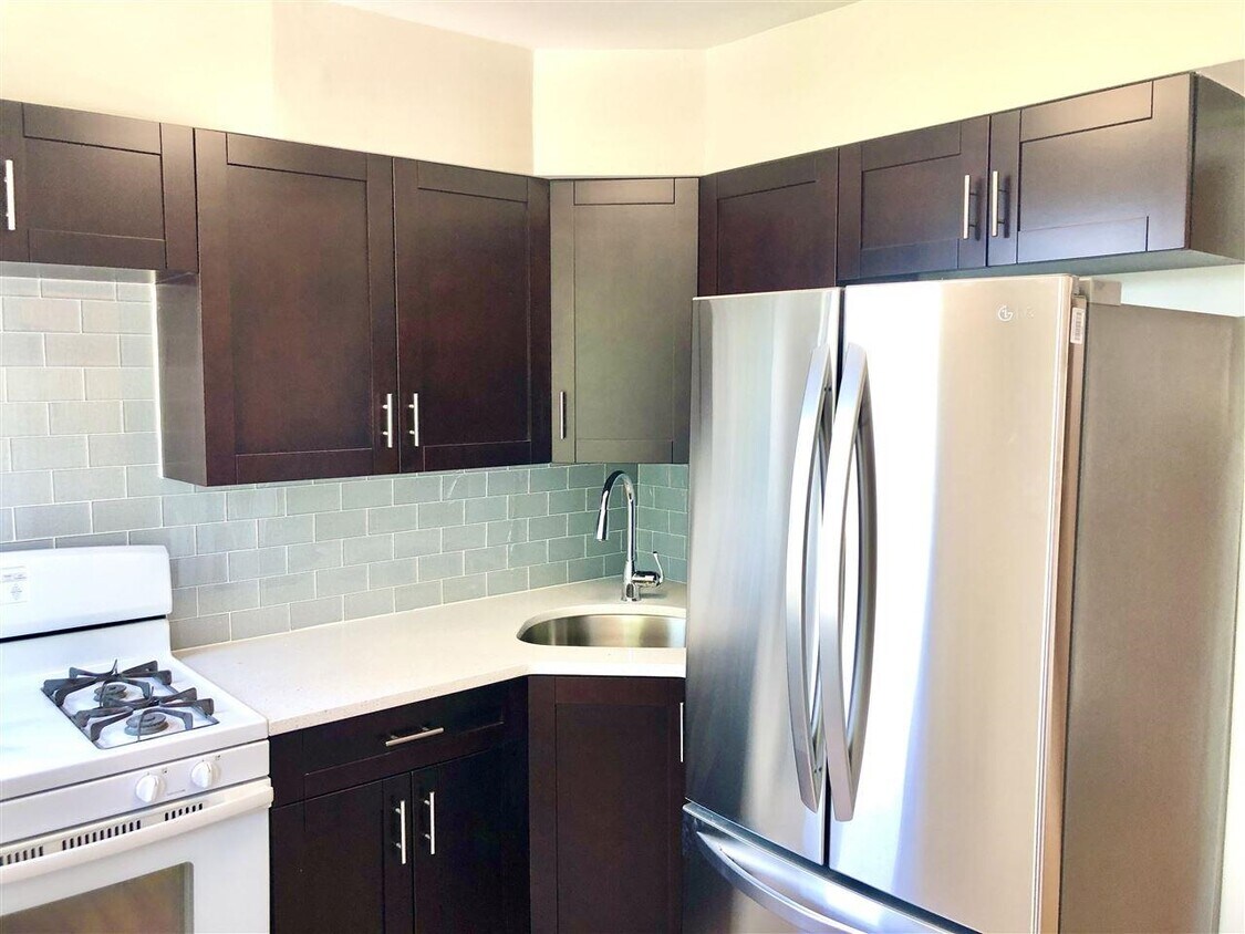 114 Monitor St Unit 2, Jersey City, NJ 07304 Room for Rent in Jersey City, NJ