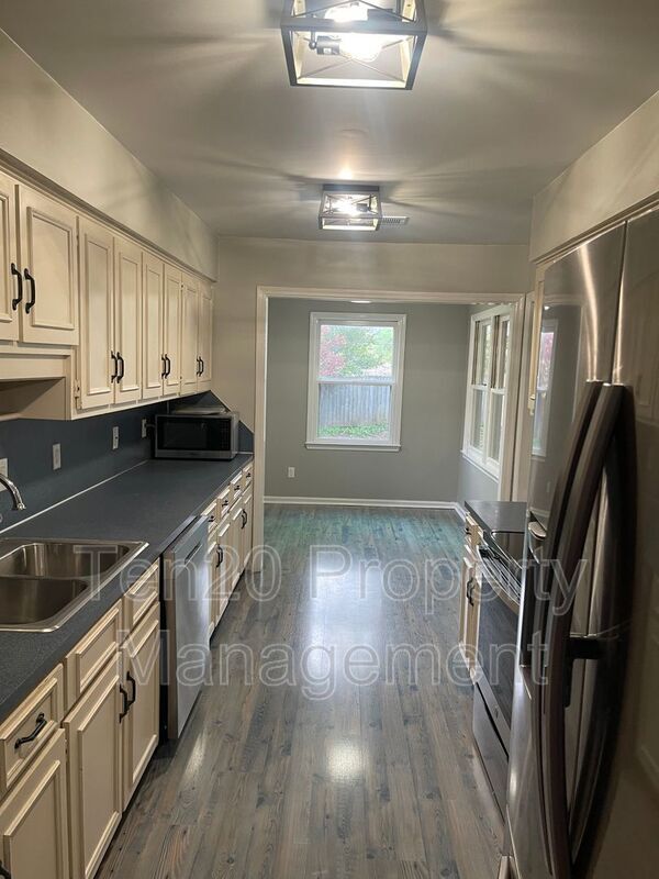 Building Photo - 1340 Blanchfield Dr