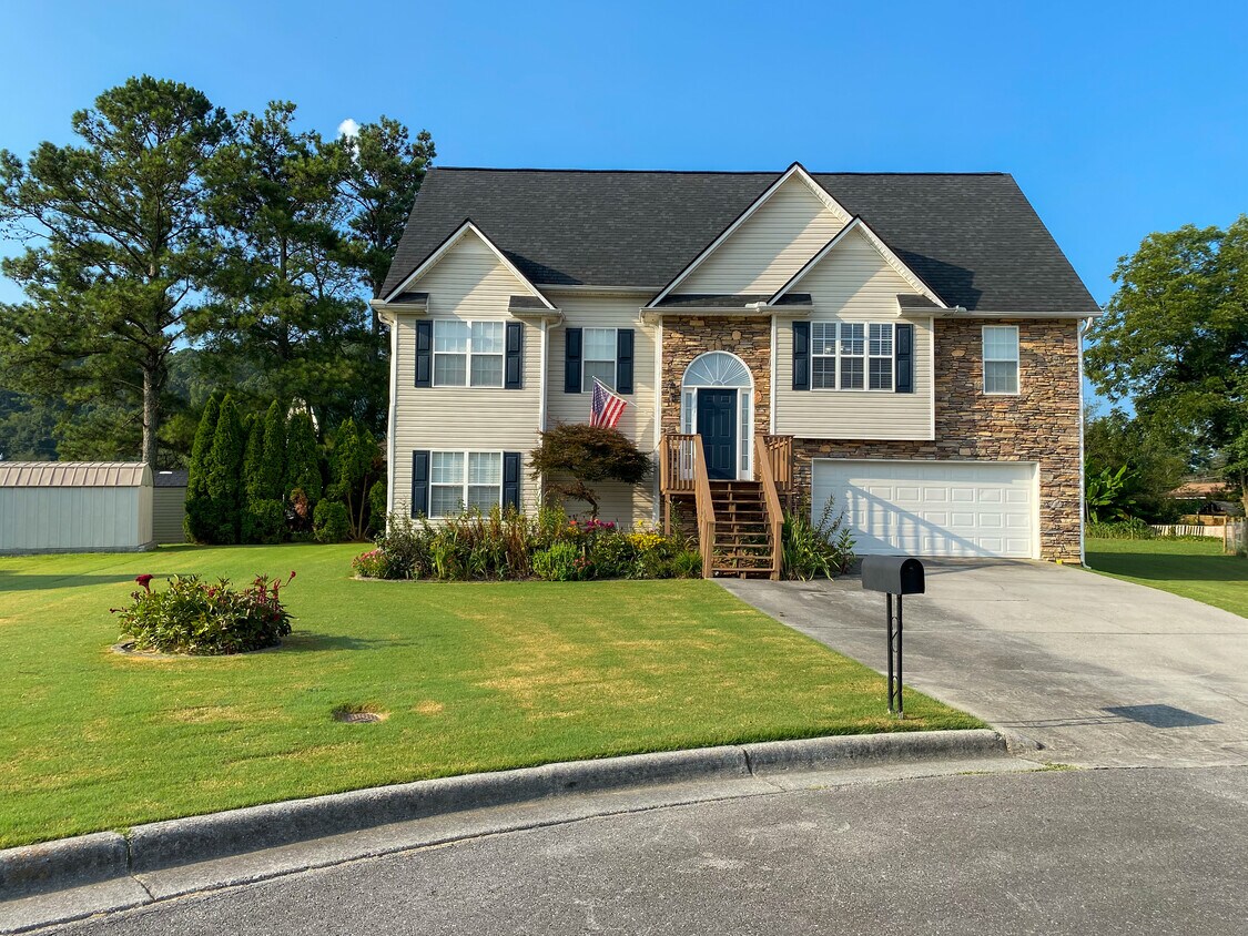 104 Summerfield Ct, Calhoun, GA 30701 House Rental in Calhoun, GA