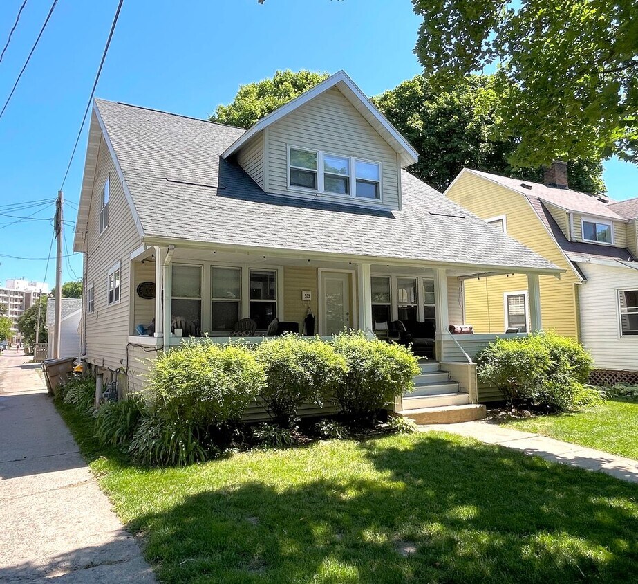 Primary Photo - 909 Oakland Ave
