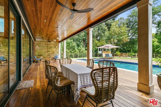 Foto del edificio - 5922 Oakdale Ave