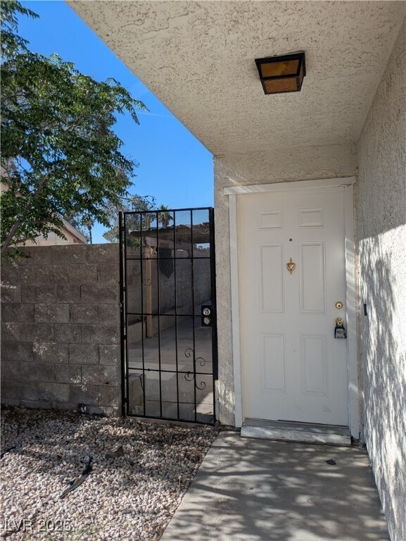 Foto del edificio - 7049 Sylvan Oak Dr