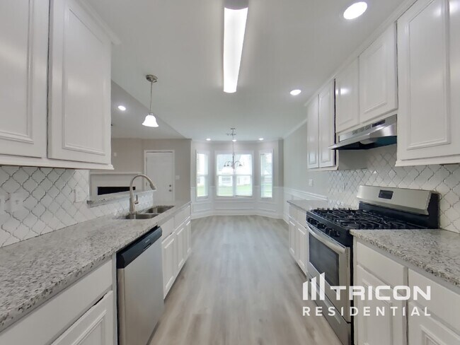 Building Photo - 6745 Biscayne Boulevard Rex GA