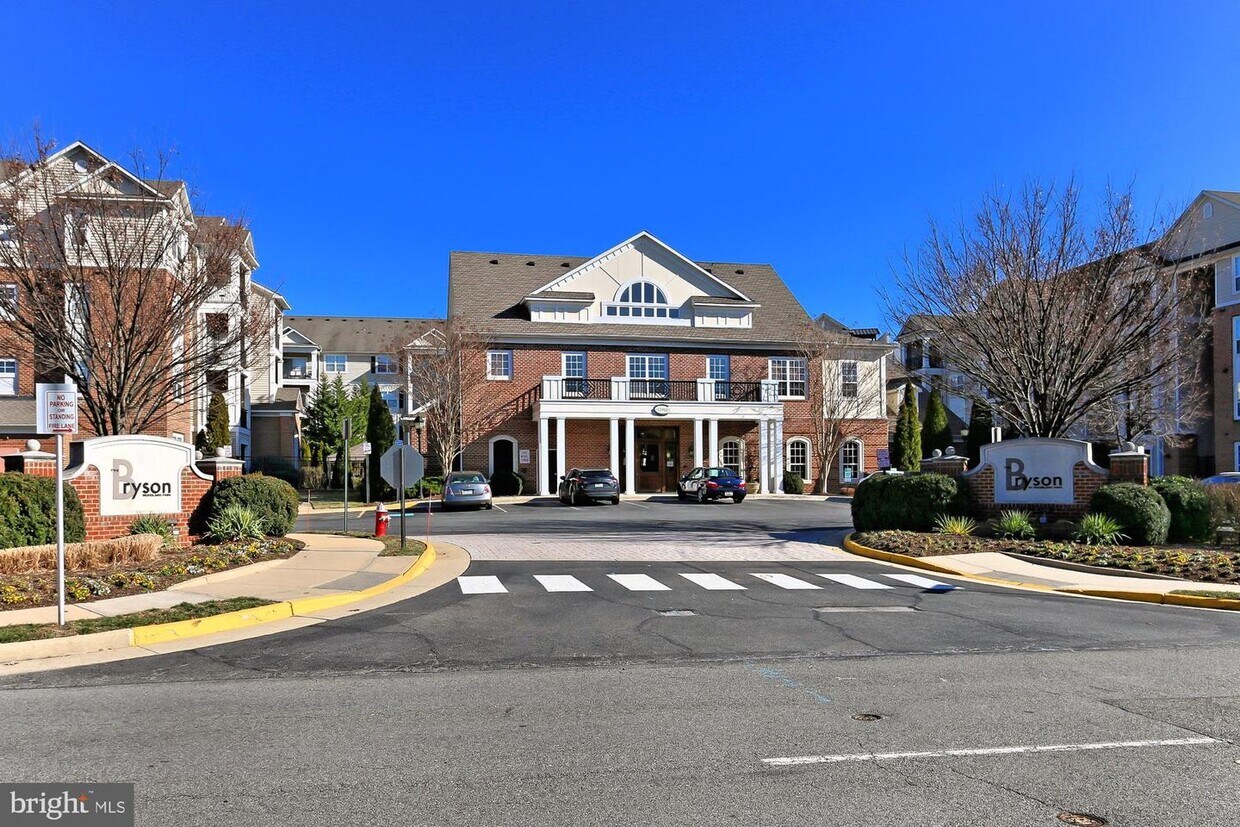 Foto principal - 12900 Centre Park Cir