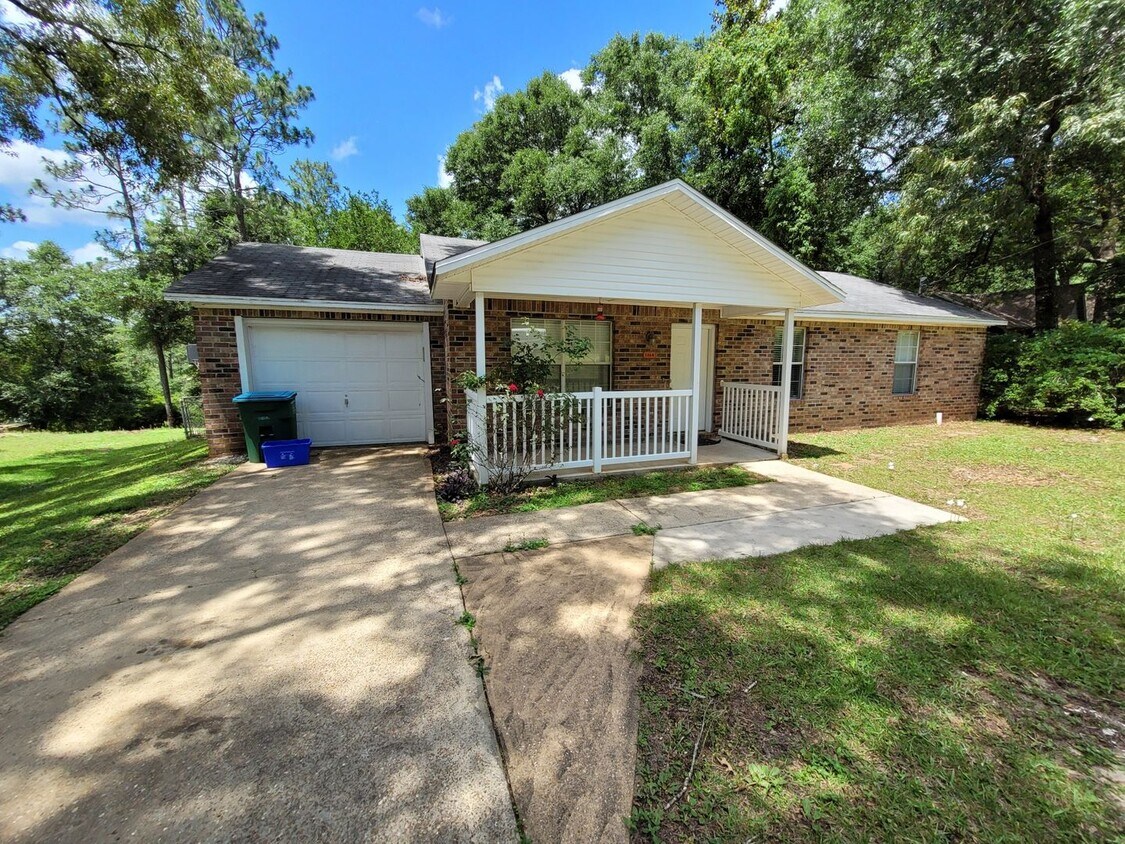 Primary Photo - 1568 Texas Pkwy Crestview. January Move-in...