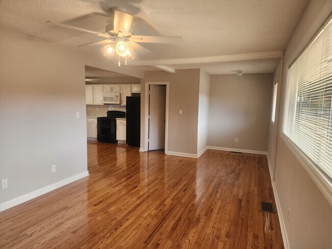 Foto del edificio - 3231 Dorian Rd