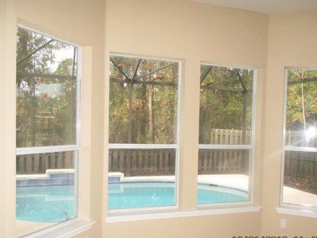 Building Photo - Beautiful 4 bedroom 2.5 bath home