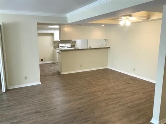 Building Photo - 400 N Hollywood Way