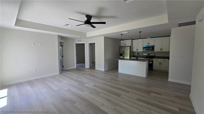 Foto del edificio - 339 E Waterway Ave NW