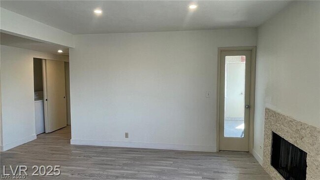 Foto del edificio - 1701 E Katie Ave