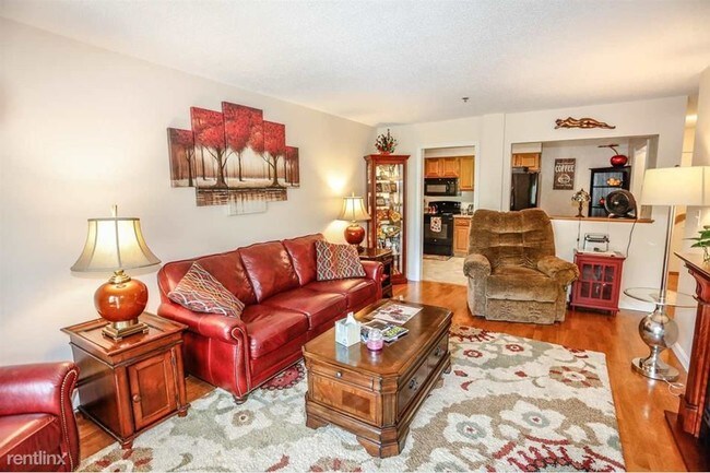 Foto del edificio - 1 br, 1 bath  - 490 River Rd Apt 27