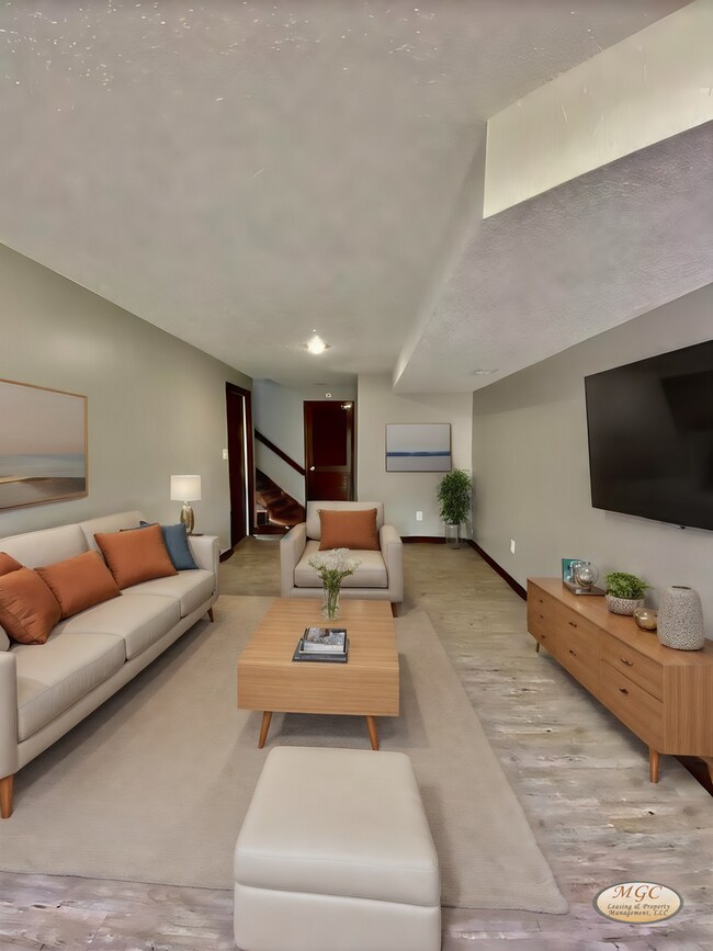 Foto del edificio - 321-323 NW Gibson Rd