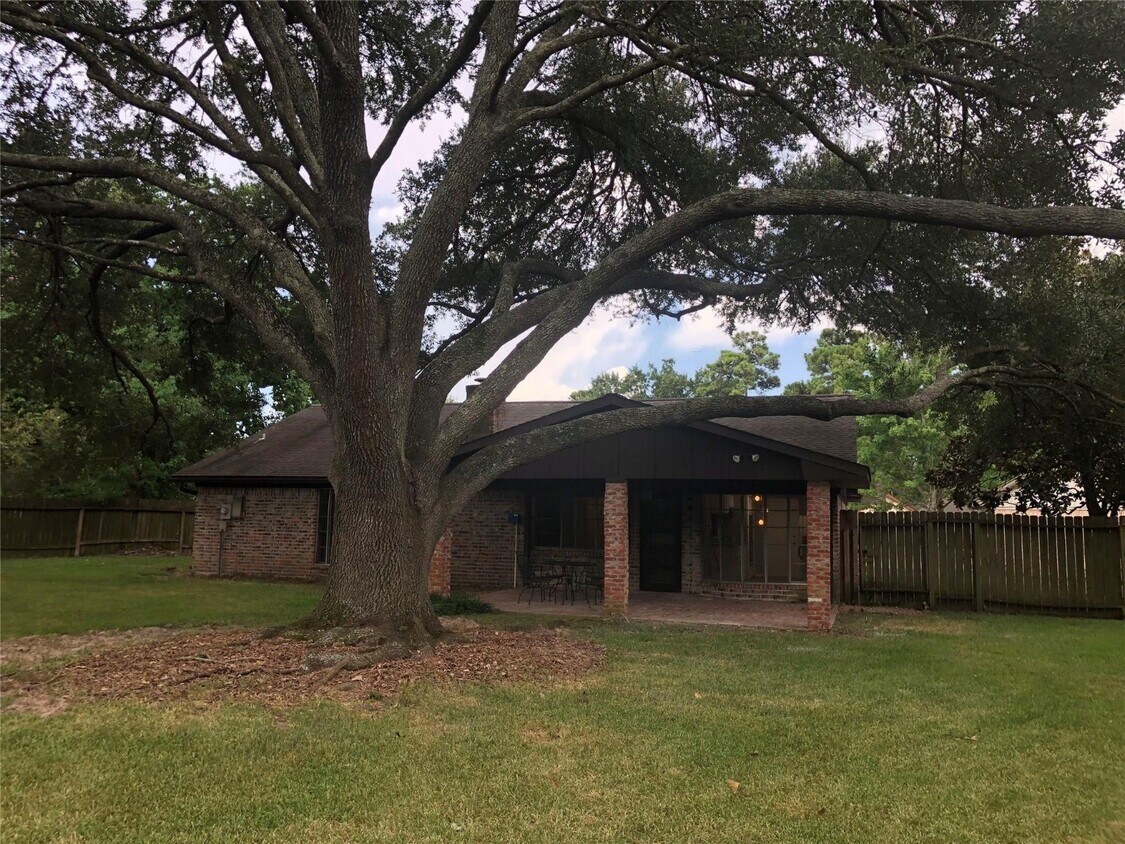 Foto del edificio - 16342 Autumn Wind Dr