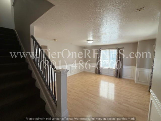 Building Photo - No deposit option for qualified renters wi...
