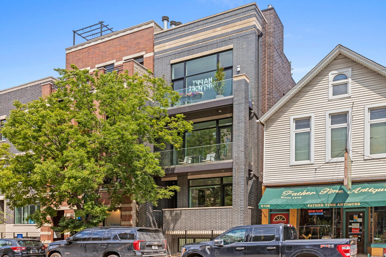 Primary Photo - 2110 W Belmont Ave