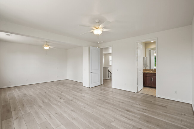 Building Photo - 152 W Avenida de los Arboles
