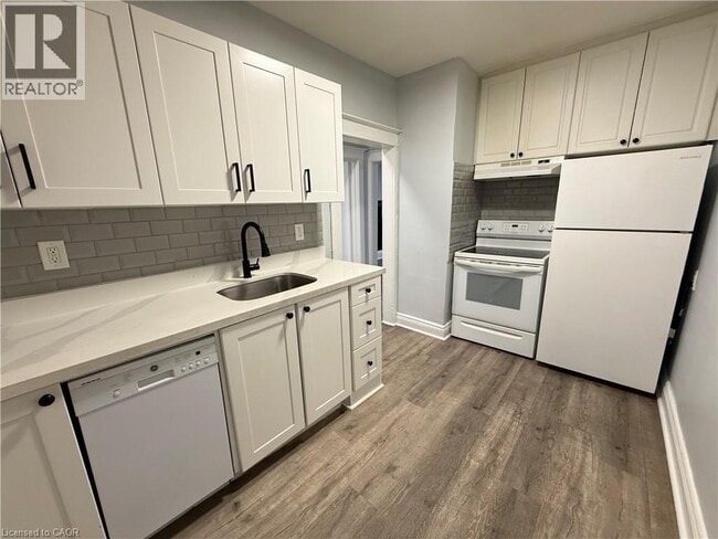 Photo du bâtiment - 128 Carrick Ave