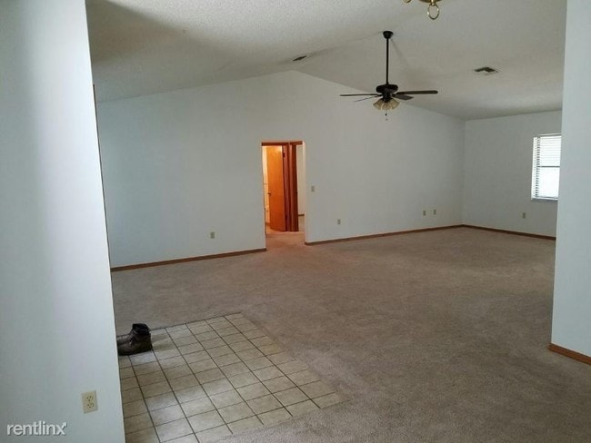 Building Photo - 3 br, 2 bath House - 11040 W Concord Ct