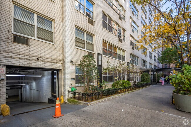 Building Photo - 310 E 70th St