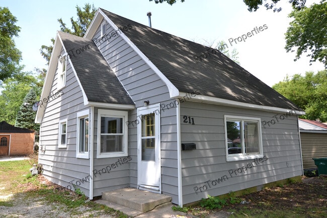 Building Photo - 211 Anderson Ave