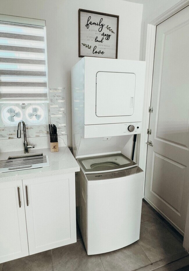 Lavadora y secadora - 2415 Calle Grandon