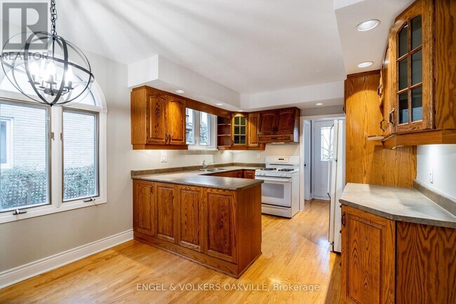 Building Photo - 15 Benson Ave