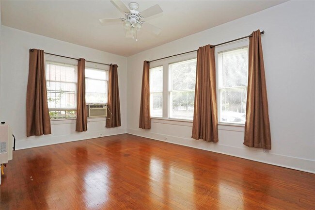 Foto del edificio - 4108 Caroline St