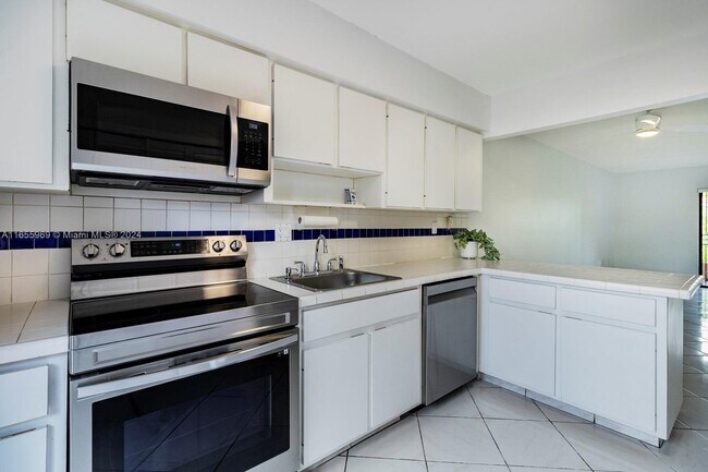Building Photo - 3804 SW 79th Ave