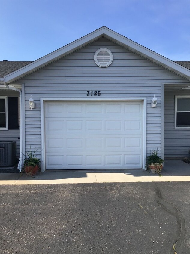 Primary Photo - Very Well Maintained Apartment - One Floor...