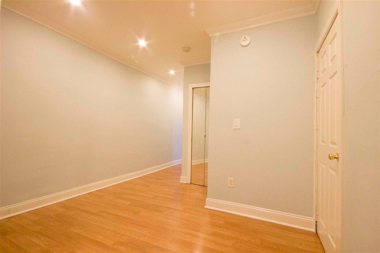 Foto principal - 35-39-39 51st St