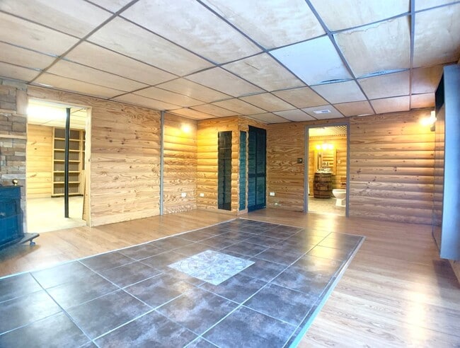Building Photo - 3401 Oak Lawn Dr