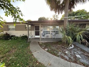 Building Photo - 571 SW 29th Terrace