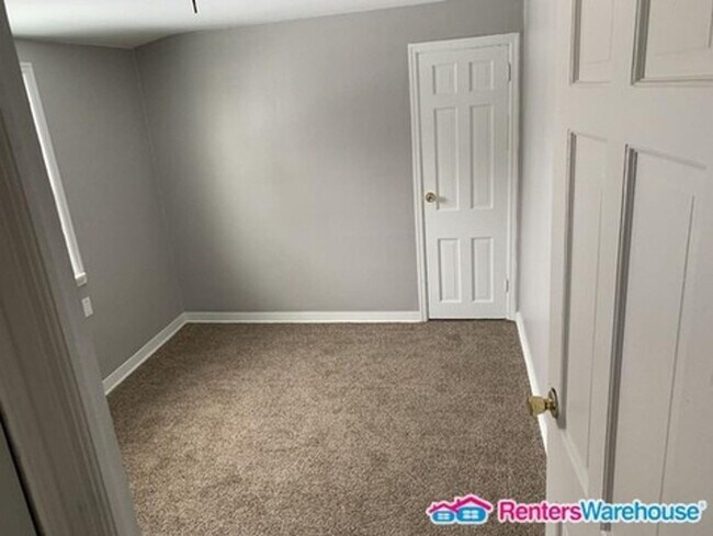 Foto del edificio - 7348 W Medford Ave