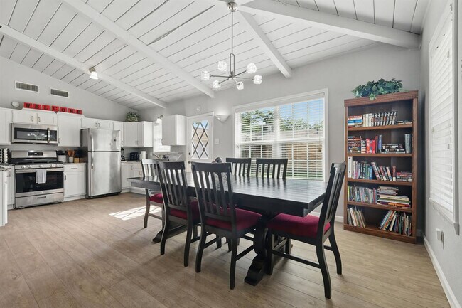 Foto del edificio - 743 Greenhaven Dr
