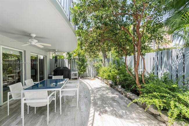 Building Photo - 296 Seaview Dr