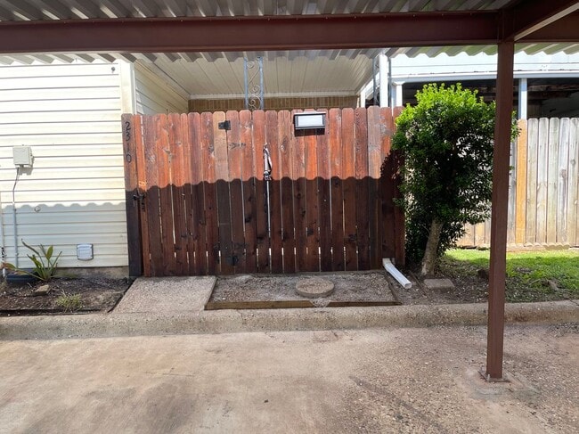 Building Photo - 2310 Bobbie St