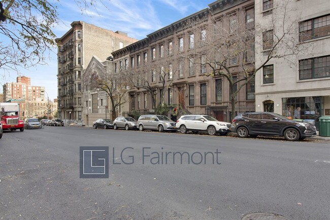 Building Photo - 1440 Lexington Ave