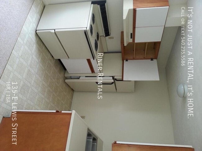 Foto del edificio - 135-E Lewis Street-