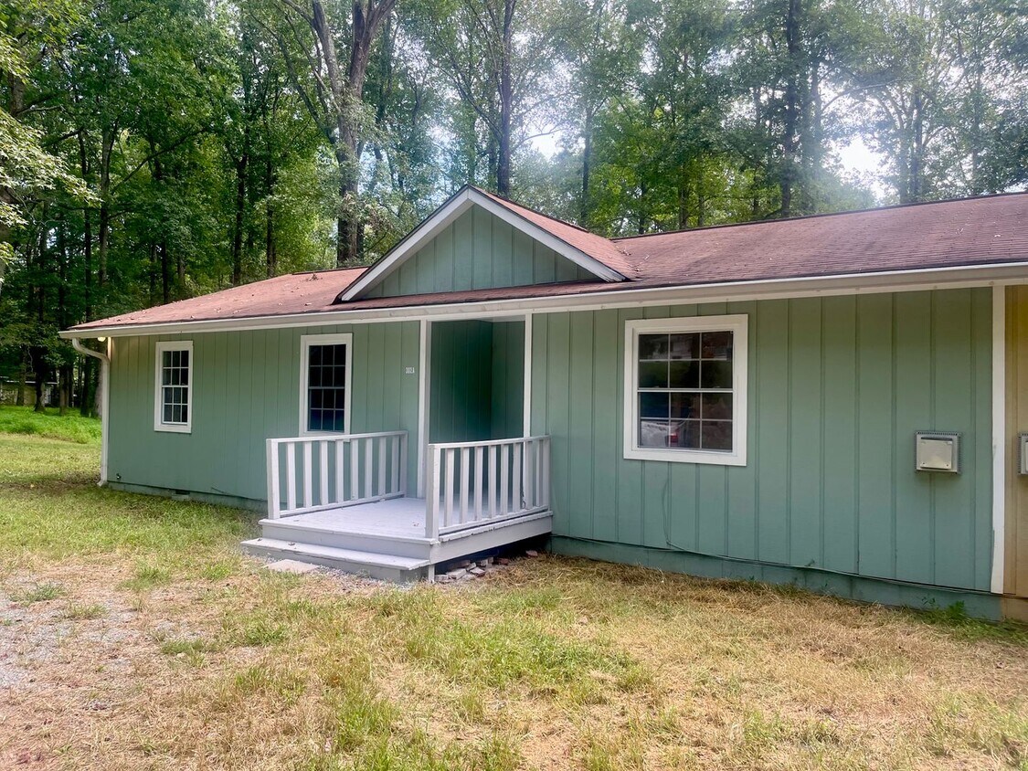 Primary Photo - 302 Hickory Forest Rd