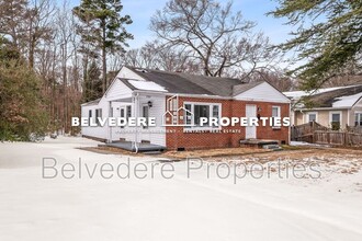 Building Photo - 720 S Elam Ave