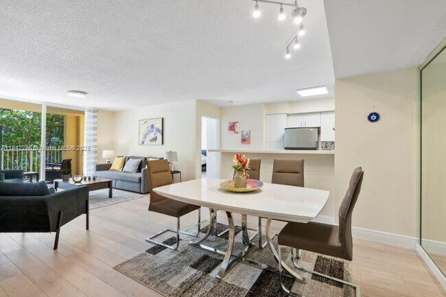 Foto del edificio - 19999 E Country Club Dr