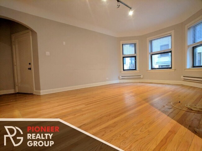 Building Photo - Renovated 1 Bed - No Deposit - Pet Friendly