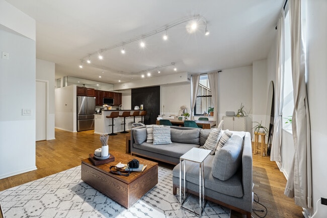 Building Photo - 310 S Michigan Ave